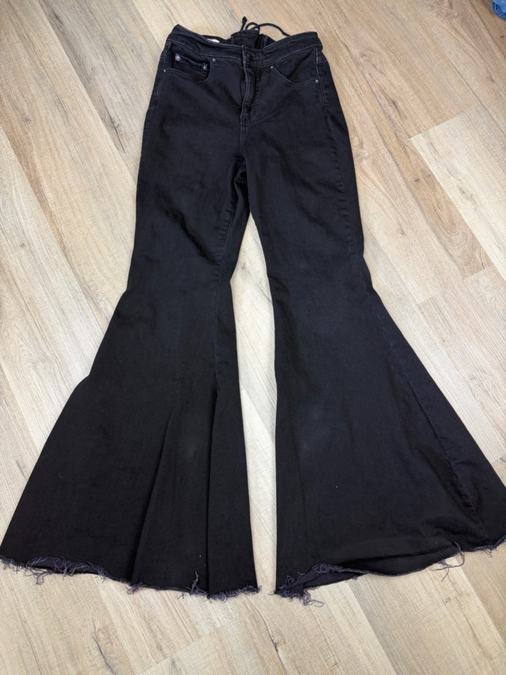 We The Free Black Super Flare Jean High Rise Corset Lace Up Back Raw Hem Size 27